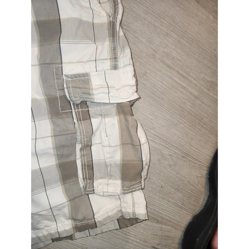 LEVIS Mens Plaid Cargo Shorts Grey Tan Cream Relaxed Fit Multi Pocket Size 33 - Picture 3 of 6